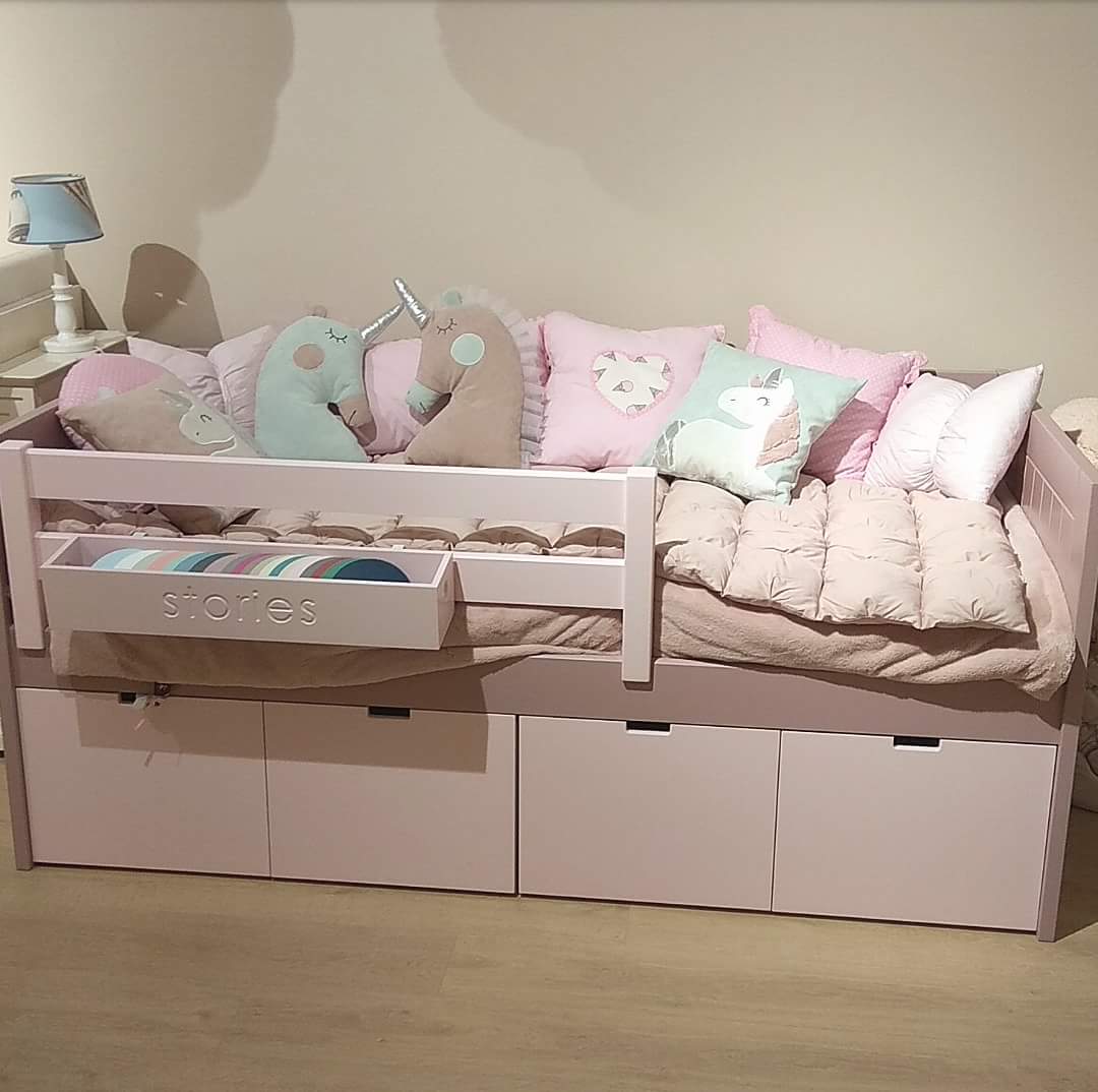 Hannah Day bed - Classic Designs